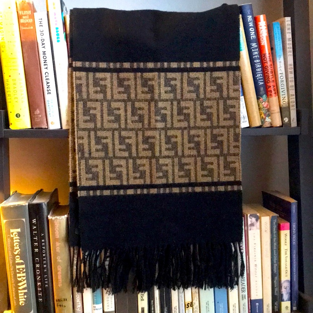 🇮🇹 Vintage FENDI FF Logo Scarf - made in Italy